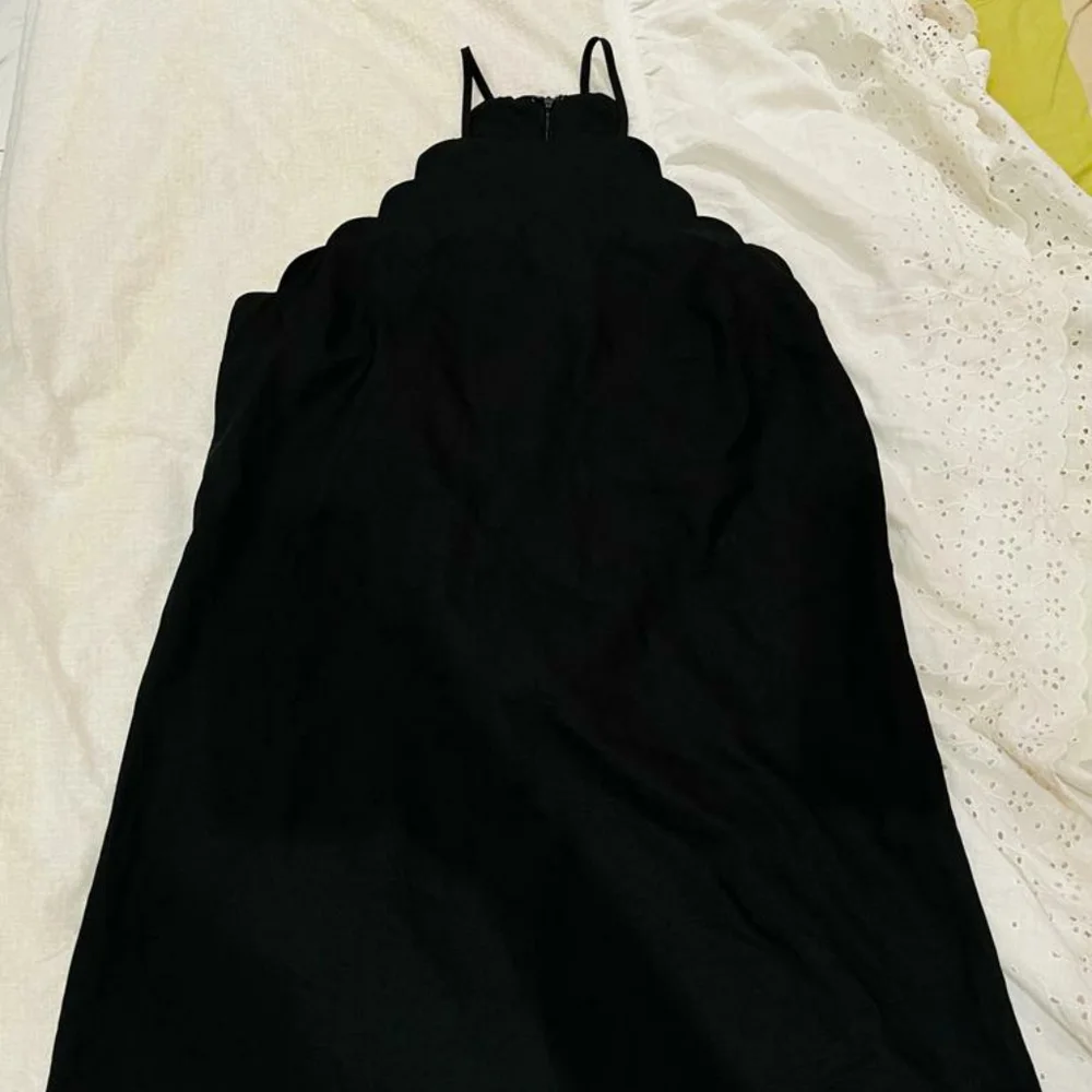 Black halter neck dress - Picture 7 of 10